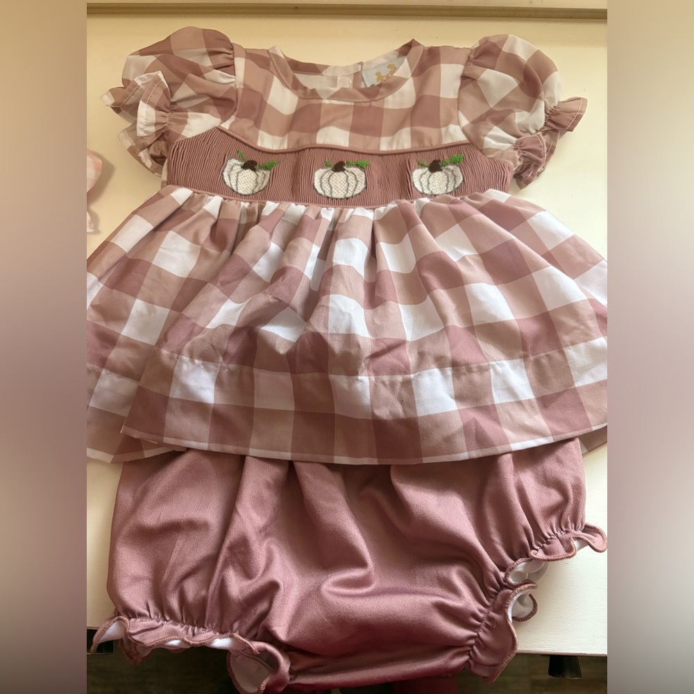 Busy Bee Smocks 12M Pumpkin Diaper Set
